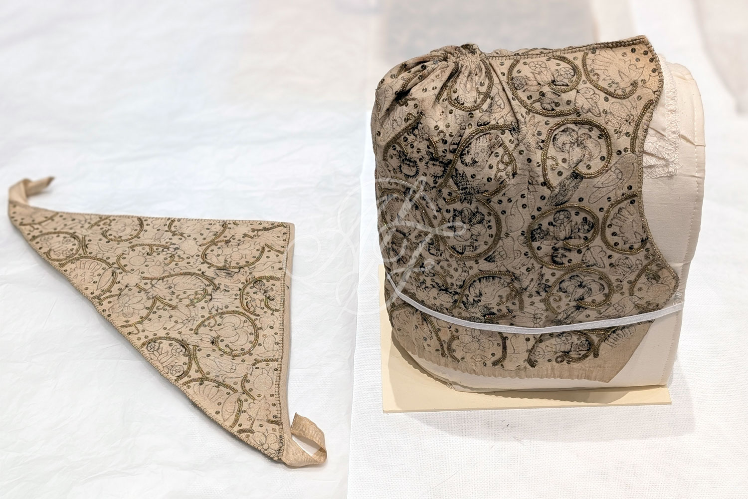 Coif and forehead cloth dated 1600-1650 at the V&A Museum in London